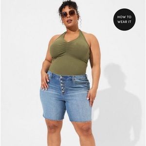 Torrid Size 14 Relaxed Bermuda Classic Denim Mid-Rise Button Fly Short NWT